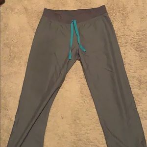 Figs Livingston basic scrub pant in Graphite